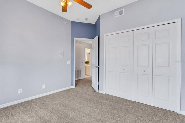 8198 EAGLES PARK DR, St Petersburg, FL 33709