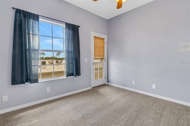 8198 EAGLES PARK DR, St Petersburg, FL 33709