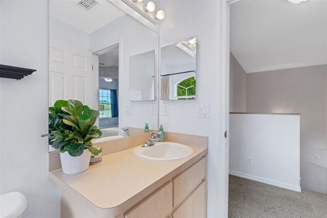 8198 EAGLES PARK DR, St Petersburg, FL 33709