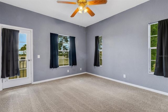 8198 EAGLES PARK DR, St Petersburg, FL 33709