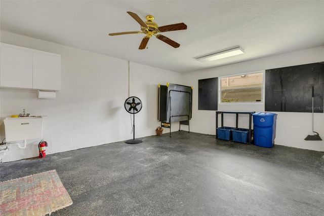 8198 EAGLES PARK DR, St Petersburg, FL 33709