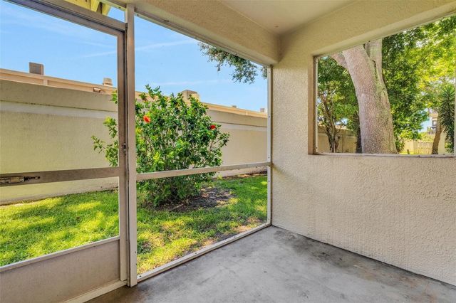 8198 EAGLES PARK DR, St Petersburg, FL 33709