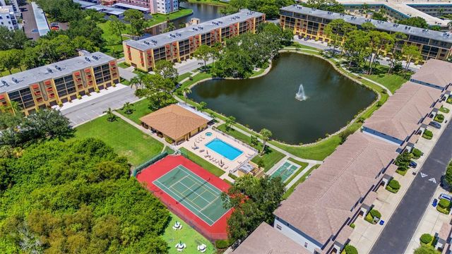 8198 EAGLES PARK DR, St Petersburg, FL 33709