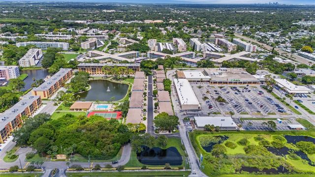 8198 EAGLES PARK DR, St Petersburg, FL 33709