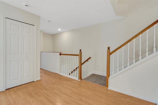 8198 EAGLES PARK DR, St Petersburg, FL 33709