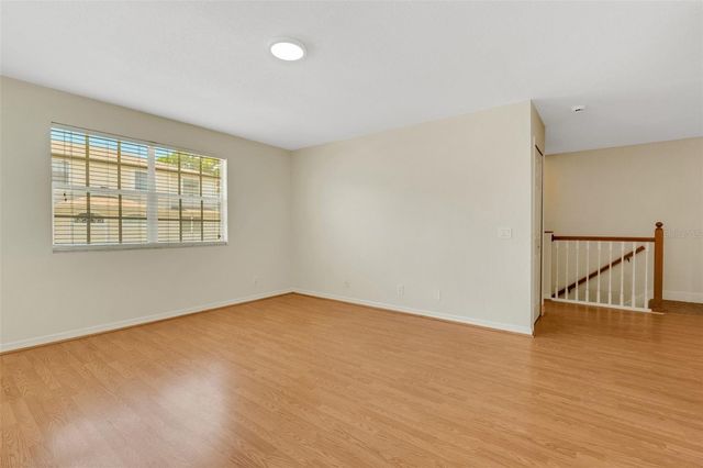 8198 EAGLES PARK DR, St Petersburg, FL 33709