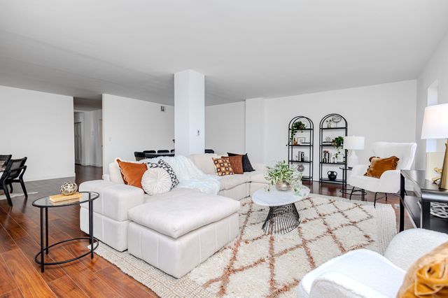 3131 Fleur Drive 208, Des Moines, IA 50321