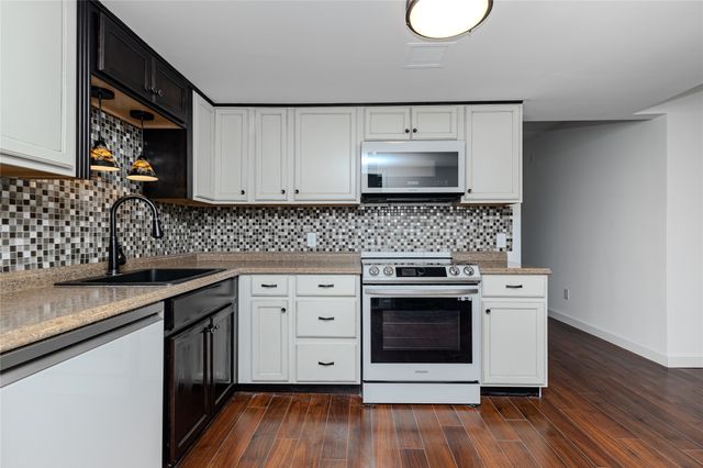 3131 Fleur Drive 208, Des Moines, IA 50321