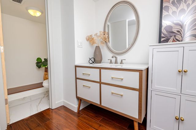 3131 Fleur Drive 208, Des Moines, IA 50321