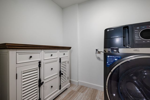 3131 Fleur Drive 208, Des Moines, IA 50321