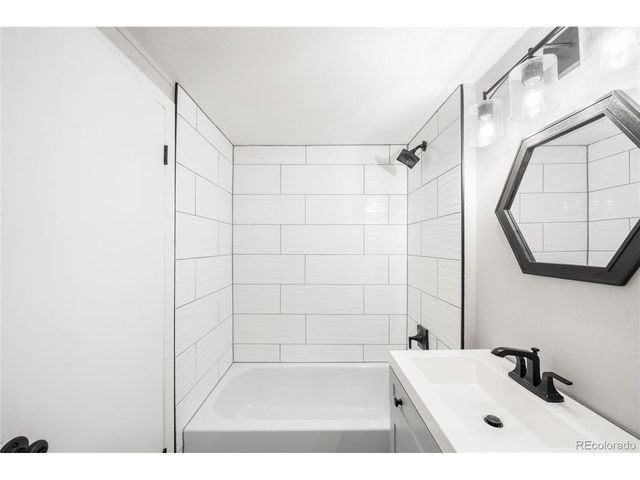 3855 N Cook St, Denver, CO 80205