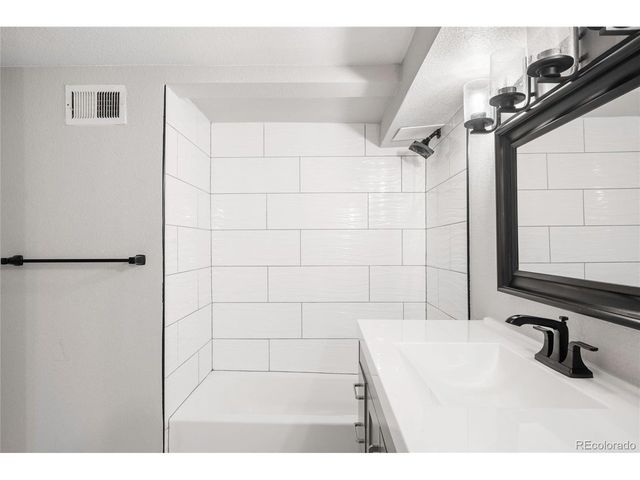 3855 N Cook St, Denver, CO 80205