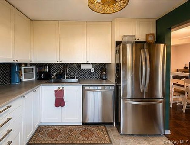 335 Mariners Way, Copiague, NY 11726