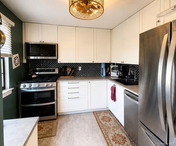 335 Mariners Way, Copiague, NY 11726
