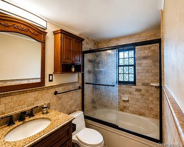 335 Mariners Way, Copiague, NY 11726