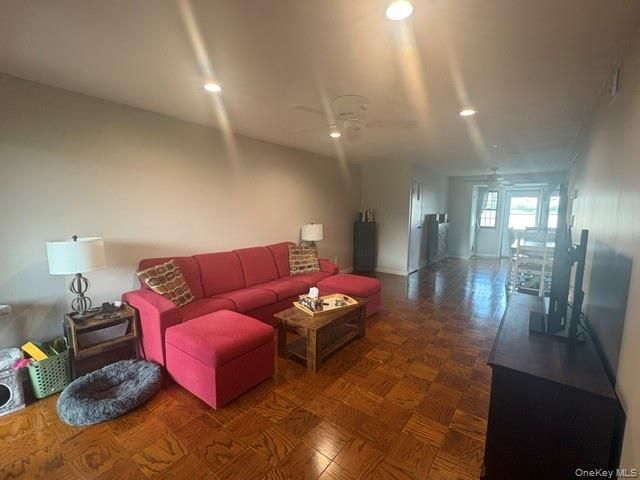 335 Mariners Way, Copiague, NY 11726