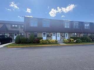 335 Mariners Way, Copiague, NY 11726