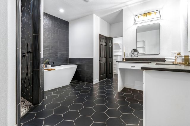 4017 Tejas Trail, Lake Worth, TX 76135