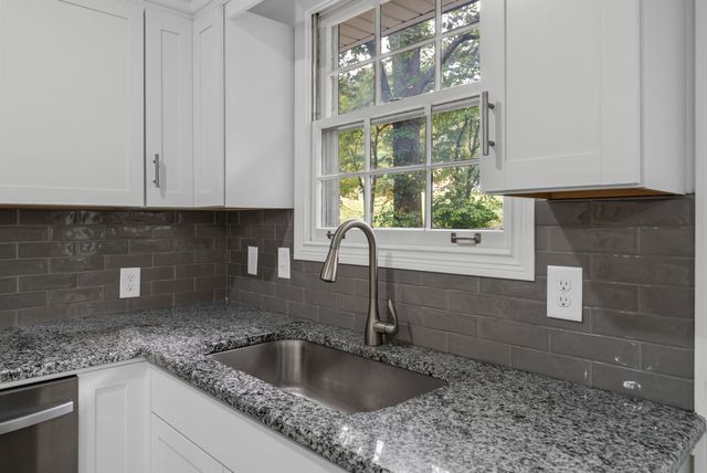 556 Briarwood Ct, Clarksville, TN 37040