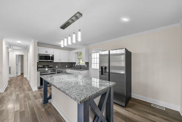 556 Briarwood Ct, Clarksville, TN 37040