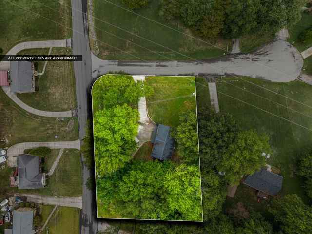 556 Briarwood Ct, Clarksville, TN 37040