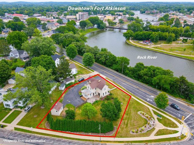 332 Riverside DRIVE, Fort Atkinson, WI 53538