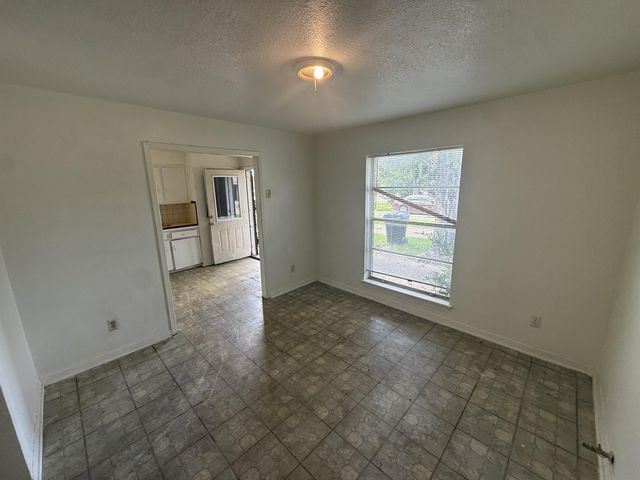 3910 Leffingwell Street, Houston, TX 77026