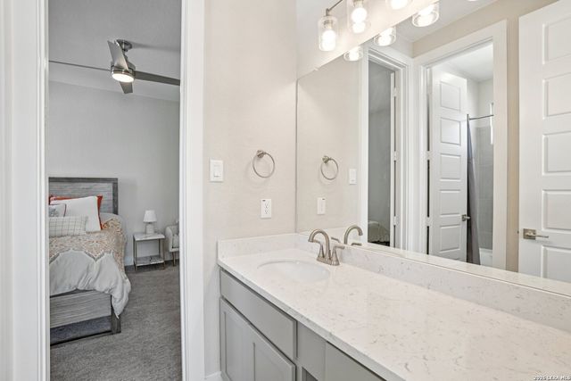 205 Vamanos, Boerne, TX 78006