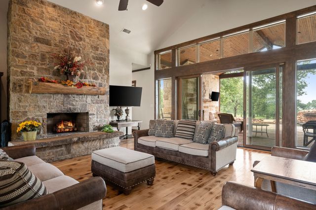 248 Howard Road, Valley View, TX 76272