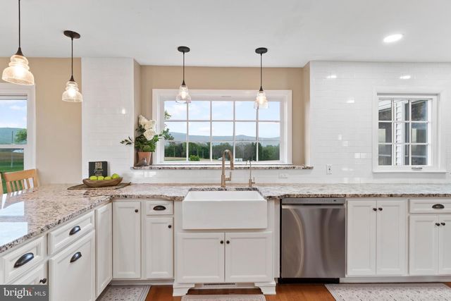 1393 LUTZTOWN RD, Boiling Springs, PA 17007