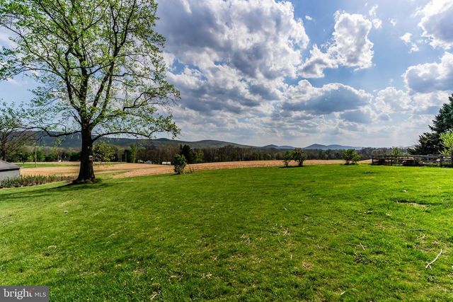 1393 LUTZTOWN RD, Boiling Springs, PA 17007