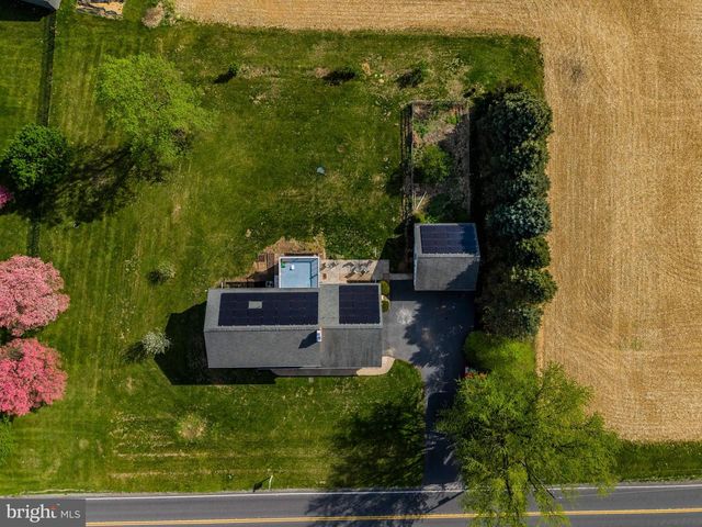1393 LUTZTOWN RD, Boiling Springs, PA 17007