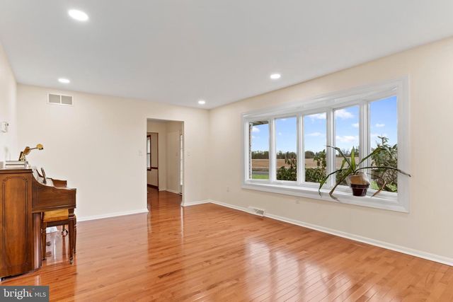 1393 LUTZTOWN RD, Boiling Springs, PA 17007