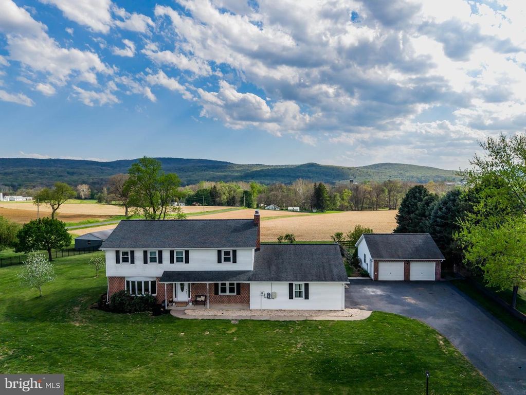 1393 LUTZTOWN RD, Boiling Springs, PA 17007