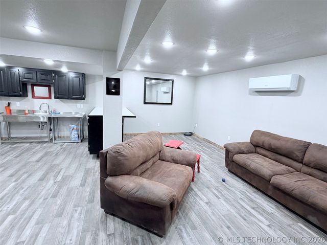 10569 Vickie Drive, Kingston, OK 73439