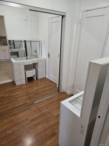 64-35 Yellowstone Blvd. 64-35 Yellowstone Blvd 6G 6G, Forest Hills, NY 11375
