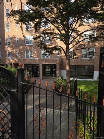 64-35 Yellowstone Blvd. 64-35 Yellowstone Blvd 6G 6G, Forest Hills, NY 11375