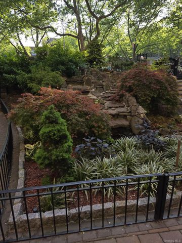 64-35 Yellowstone Blvd. 64-35 Yellowstone Blvd 6G 6G, Forest Hills, NY 11375