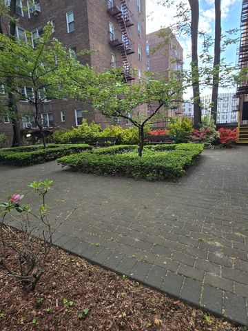 64-35 Yellowstone Blvd. 64-35 Yellowstone Blvd 6G 6G, Forest Hills, NY 11375