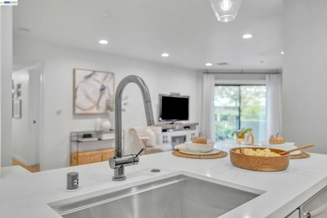 1201 Alta Vista Dr 108, Walnut Creek, CA 94596