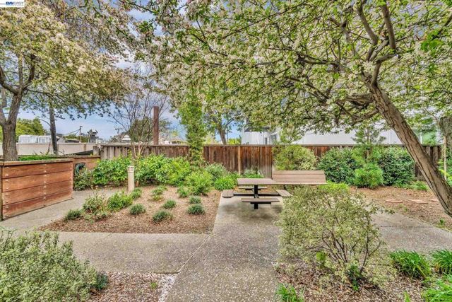 1201 Alta Vista Dr 108, Walnut Creek, CA 94596