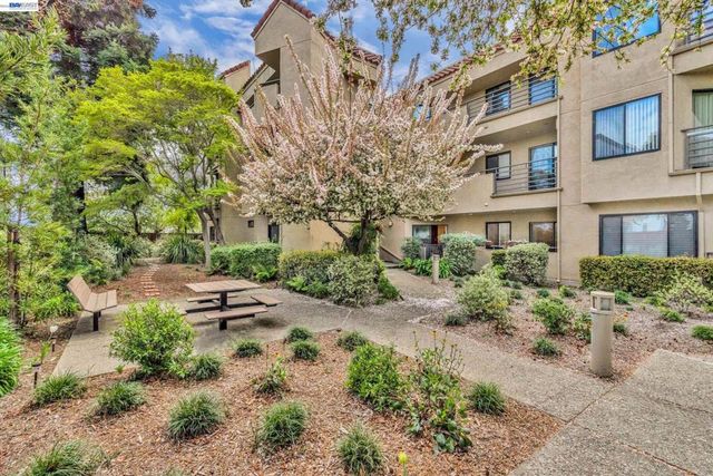 1201 Alta Vista Dr 108, Walnut Creek, CA 94596
