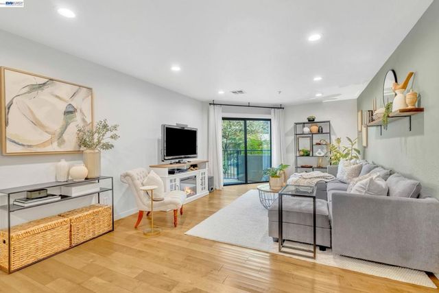 1201 Alta Vista Dr 108, Walnut Creek, CA 94596