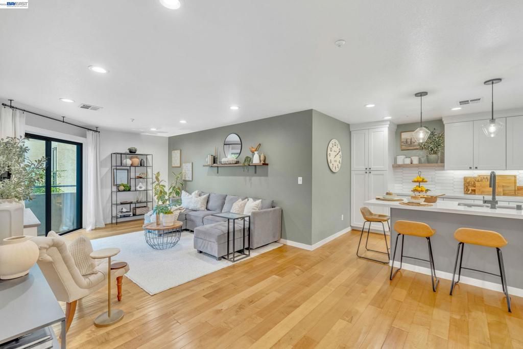 Image 1 of property listing at 1201 Alta Vista Dr 108, Walnut Creek, CA 94596