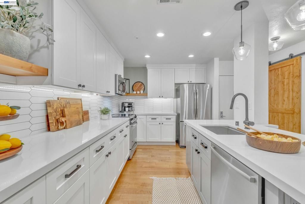 Image 10 of property listing at 1201 Alta Vista Dr 108, Walnut Creek, CA 94596