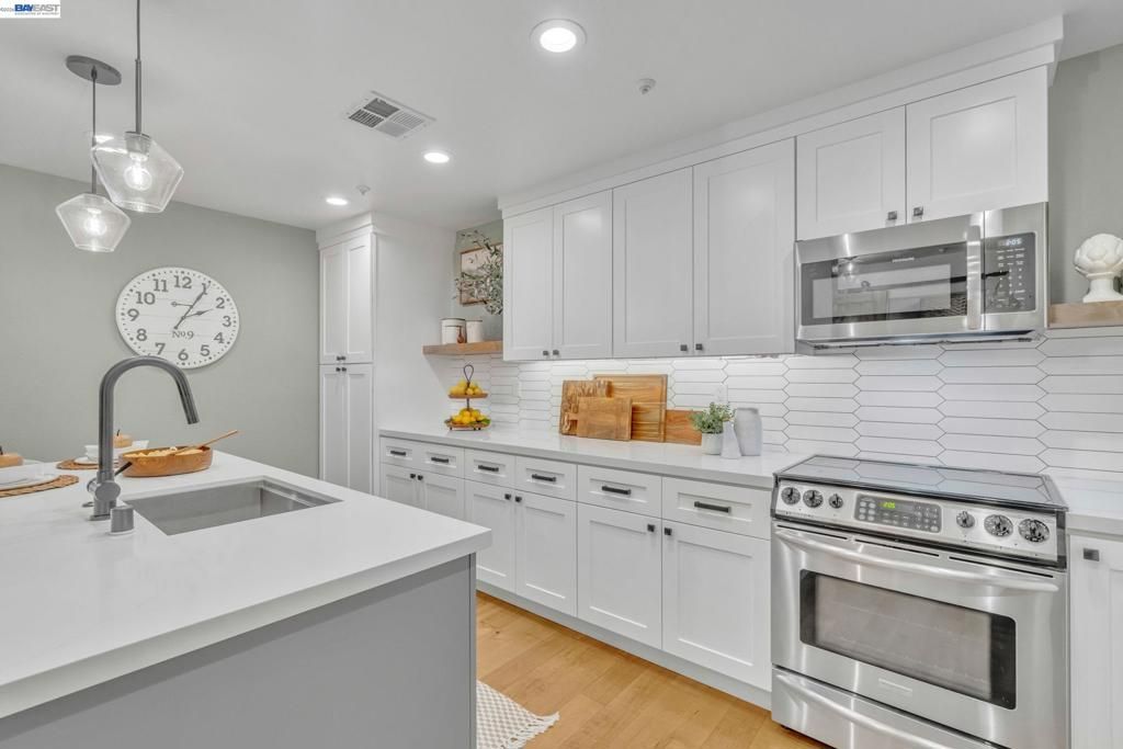 Image 14 of property listing at 1201 Alta Vista Dr 108, Walnut Creek, CA 94596
