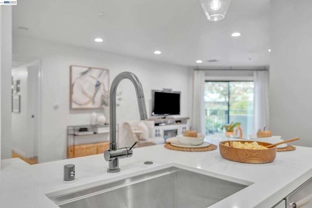 Image 15 of property listing at 1201 Alta Vista Dr 108, Walnut Creek, CA 94596