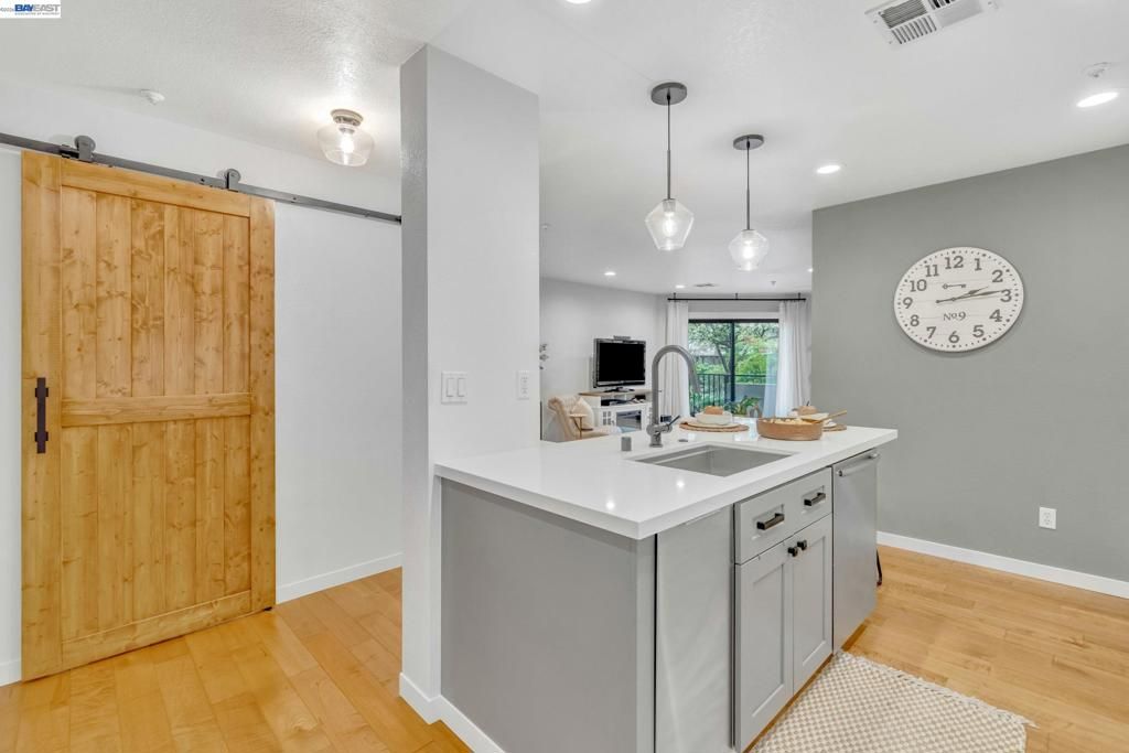 Image 16 of property listing at 1201 Alta Vista Dr 108, Walnut Creek, CA 94596