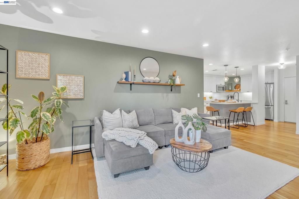 Image 3 of property listing at 1201 Alta Vista Dr 108, Walnut Creek, CA 94596