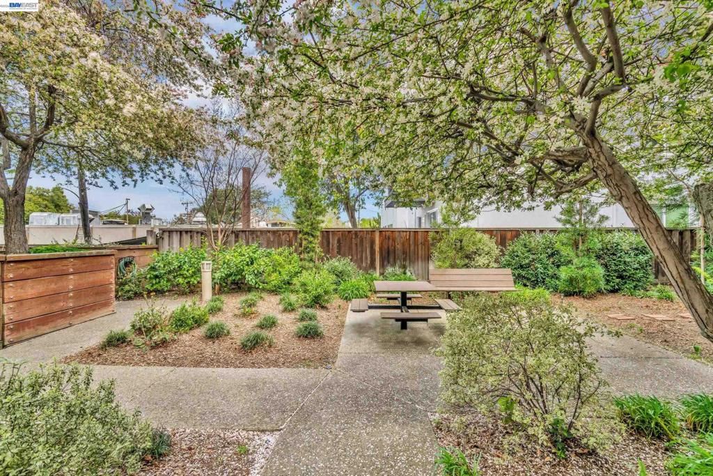 Image 32 of property listing at 1201 Alta Vista Dr 108, Walnut Creek, CA 94596